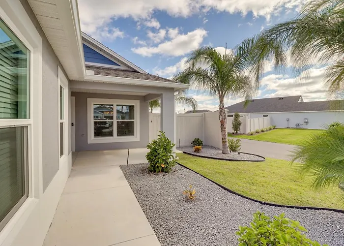 Community Pool & Tennis Court: Gem In The Villages