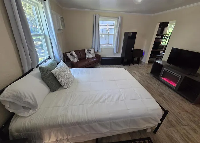 Lazy Oaks Resort Cottages